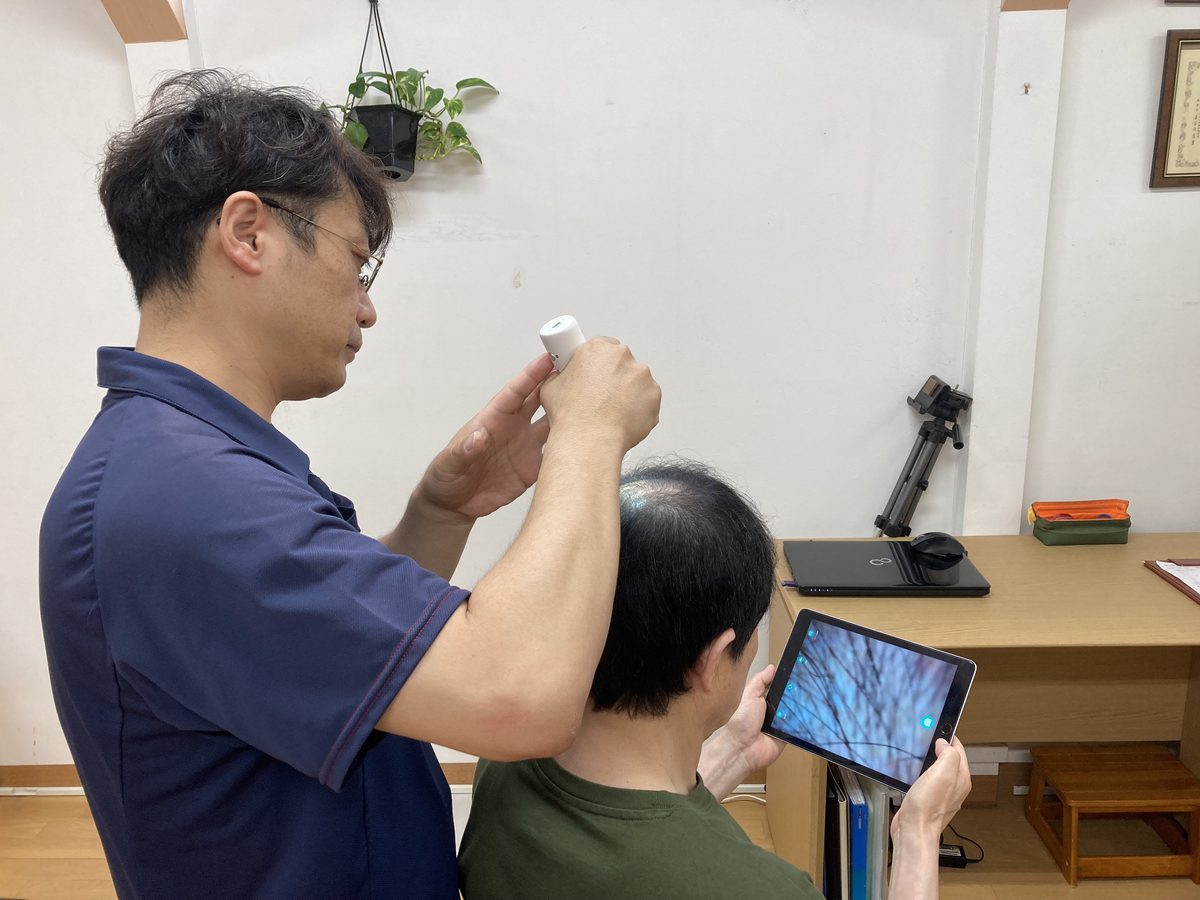 施術後のカウンセリング・ご説明の様子